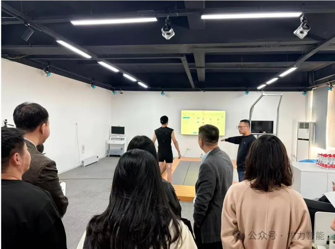 Wie faszinierend ist intelligente Sensorik? Studiendelegation der Jiao Tong University besucht Aili Agent